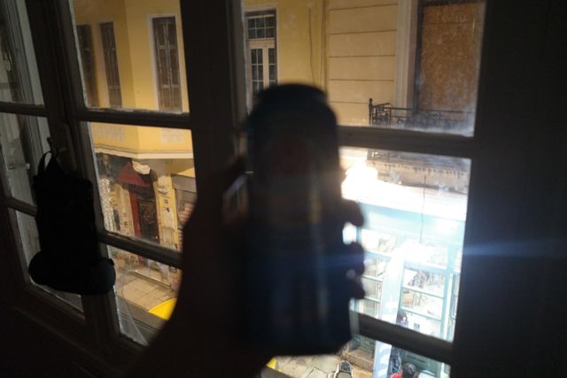 853