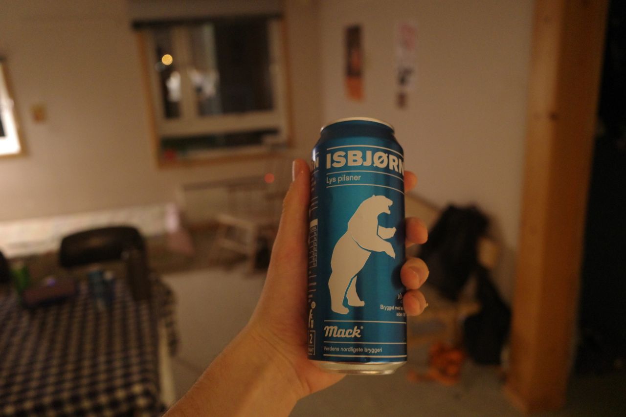 953